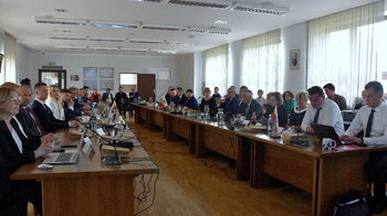 Obraz główny aktualności o tytule Zapowiedź II sesji Rady Powiatu w Oświęcimiu 