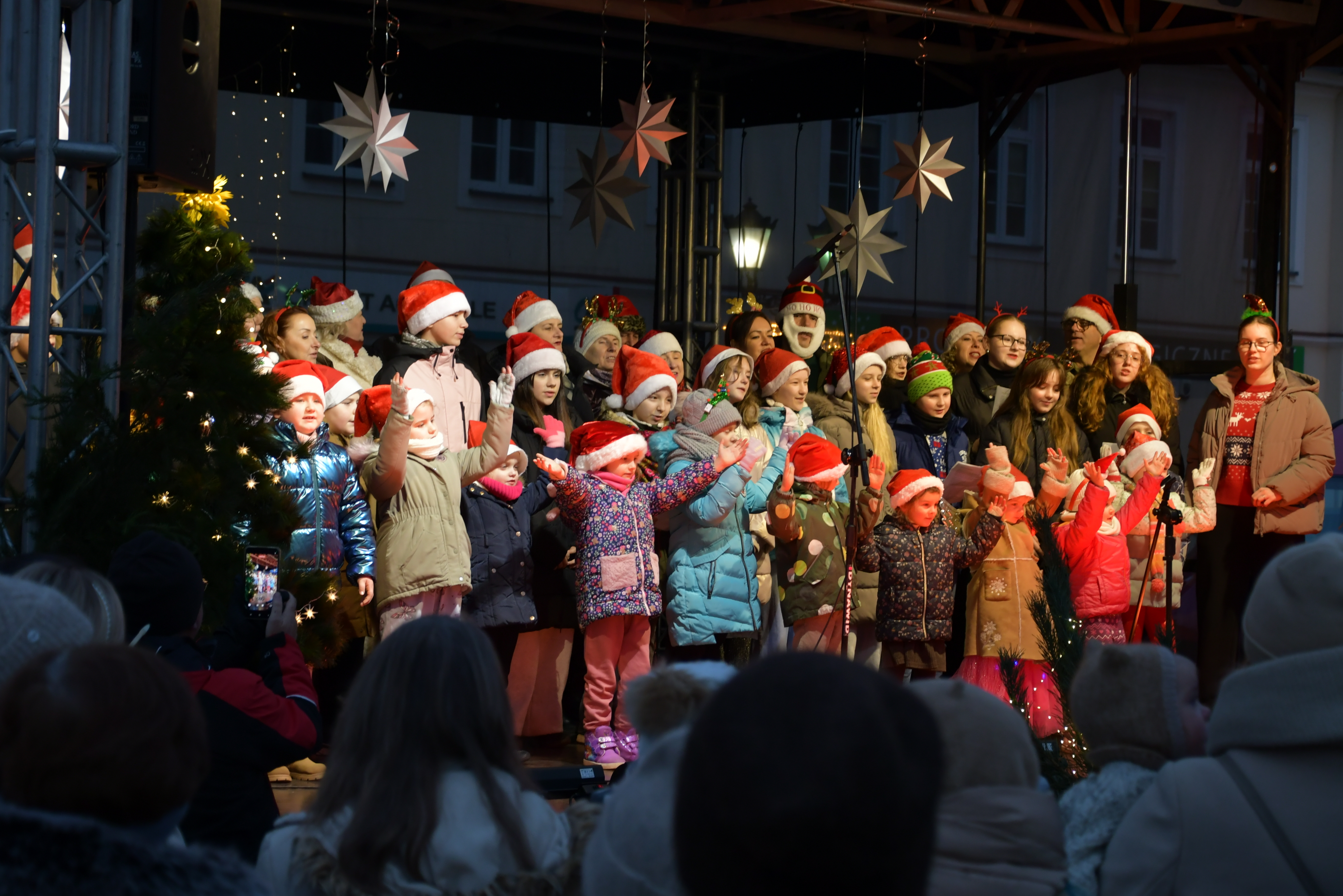 Świąteczny występ Małych Hajduków podczas Wigilii Oświęcimskiej