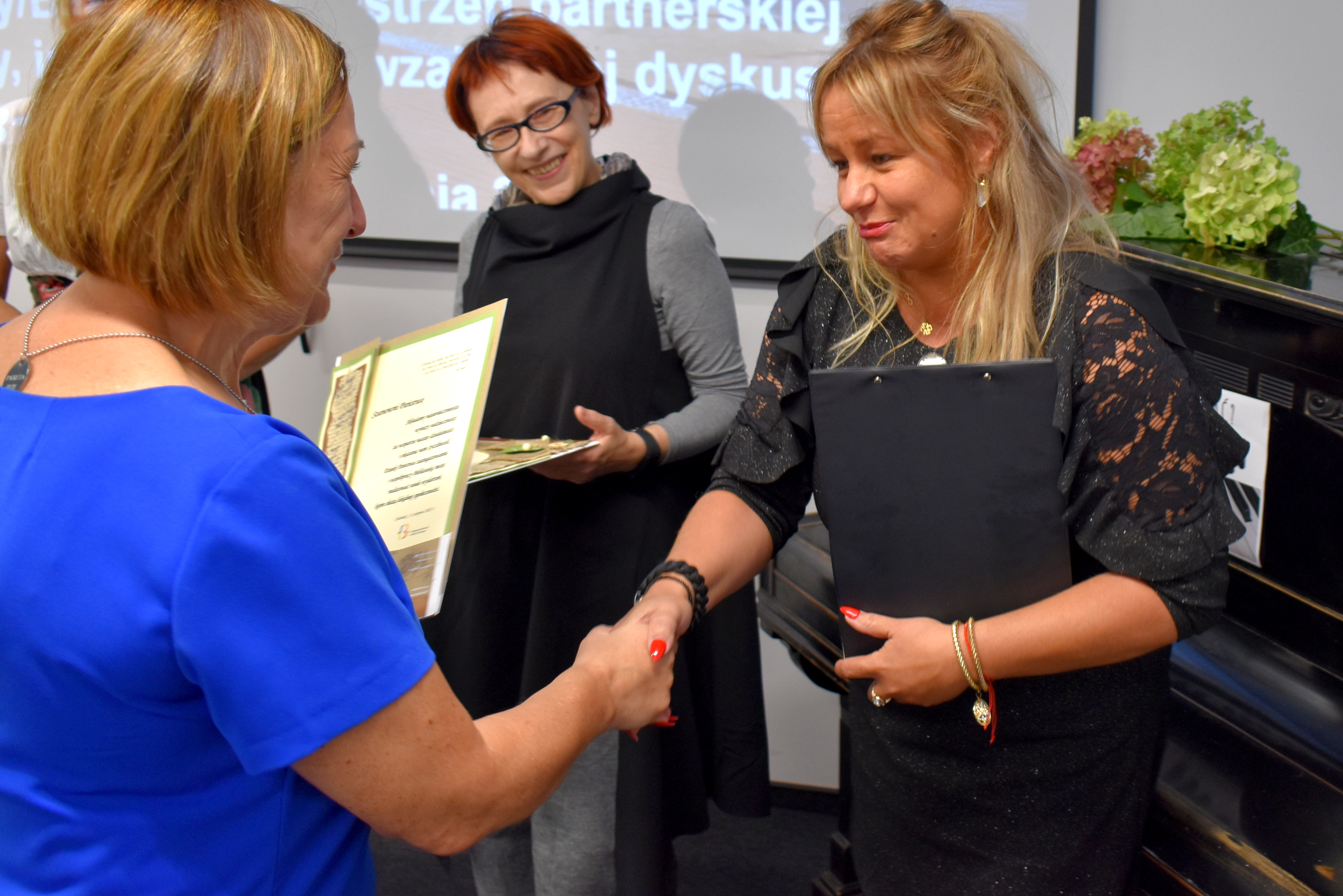 Kierująca chełmecką książnicą dziękuje za wsparcie członkini Zarządu Powiatu w Oświęcimiu.