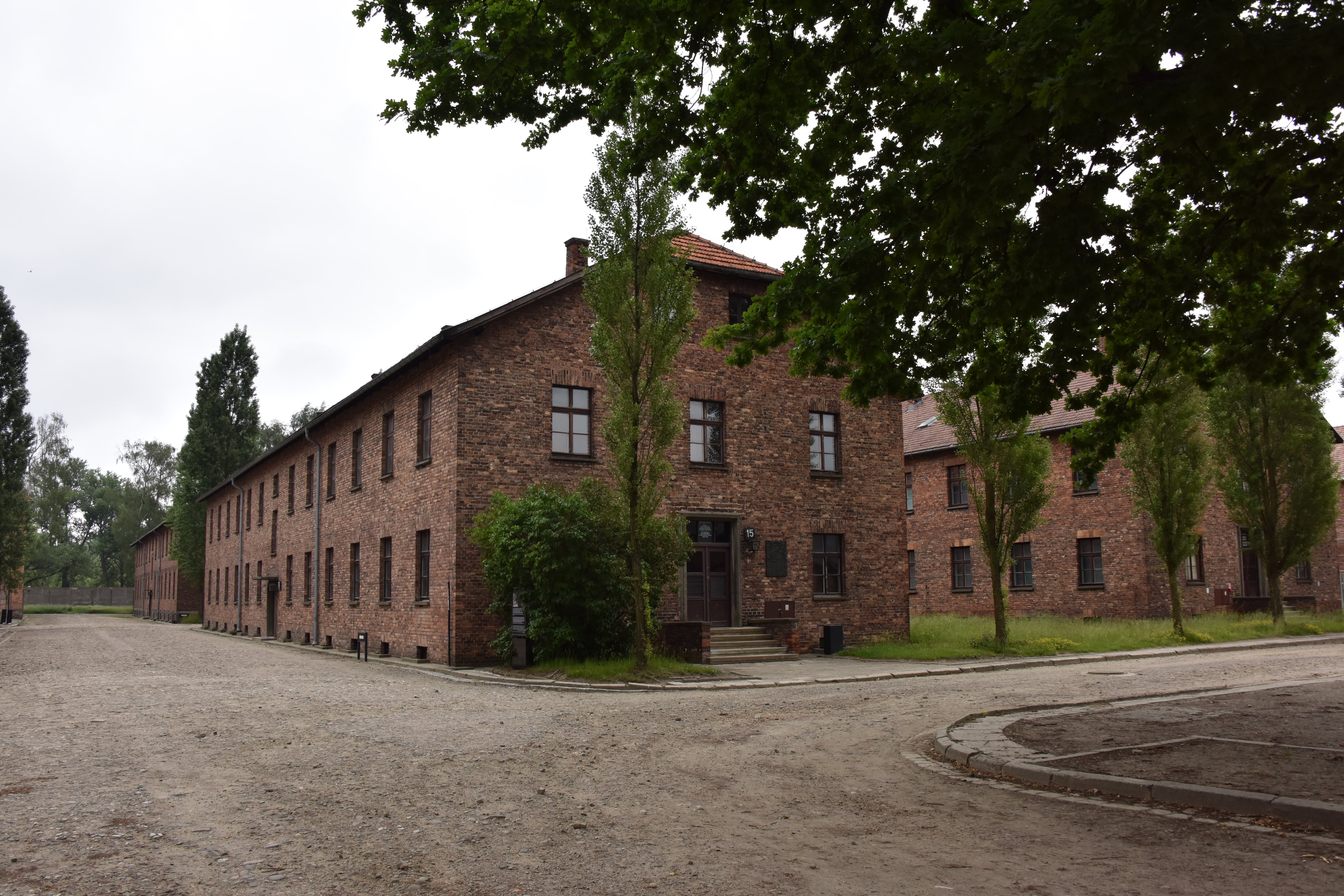 Widok na blok 15 w byłym obozie KL Auschwitz