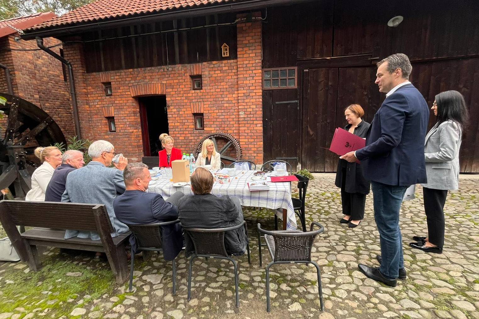 Włodarze Powiatu dziękują członkom powiatowej rady rynku pracy za owocną współpracę