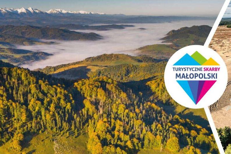 Widok na panoramę Tatr, a z boku napis Turystyczne Skarby Małopolski
