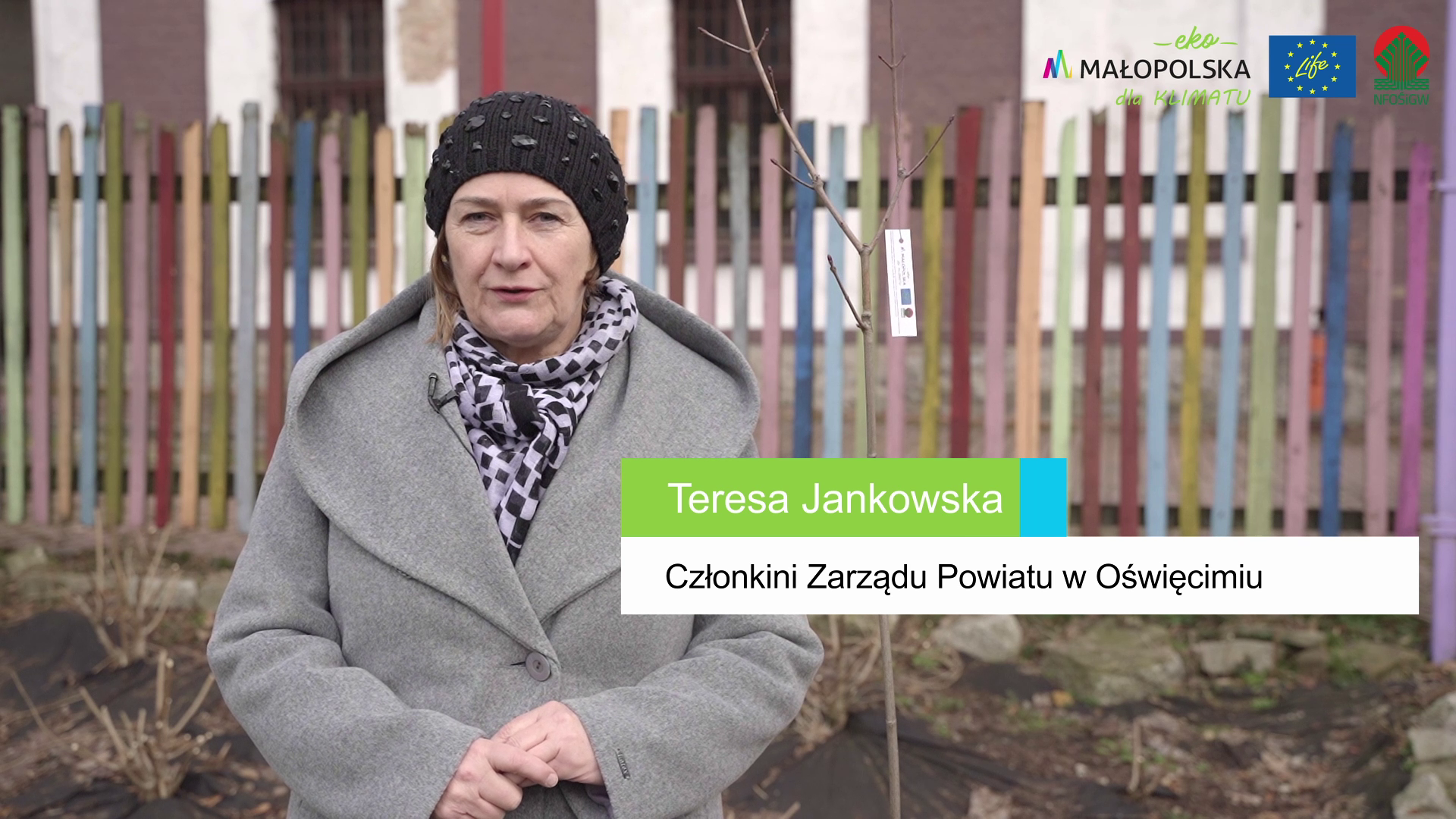 Na zdjęciu członkini zarządu powiatu mówiąca o działaniach podejmowanych w powiecie w ramach programu EkoMałopolska