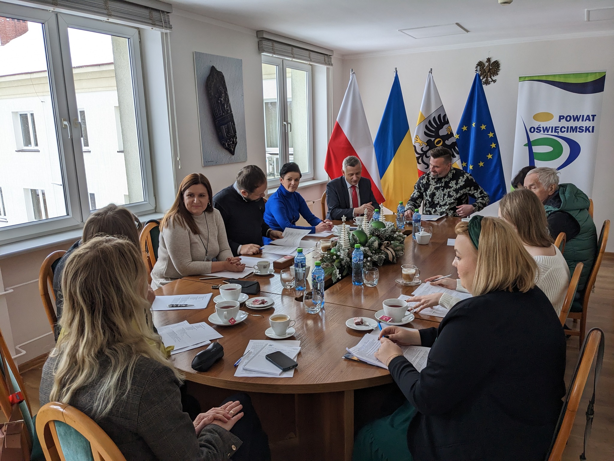 Na zdjęciu obrady kapituły w sali narad starostwa.