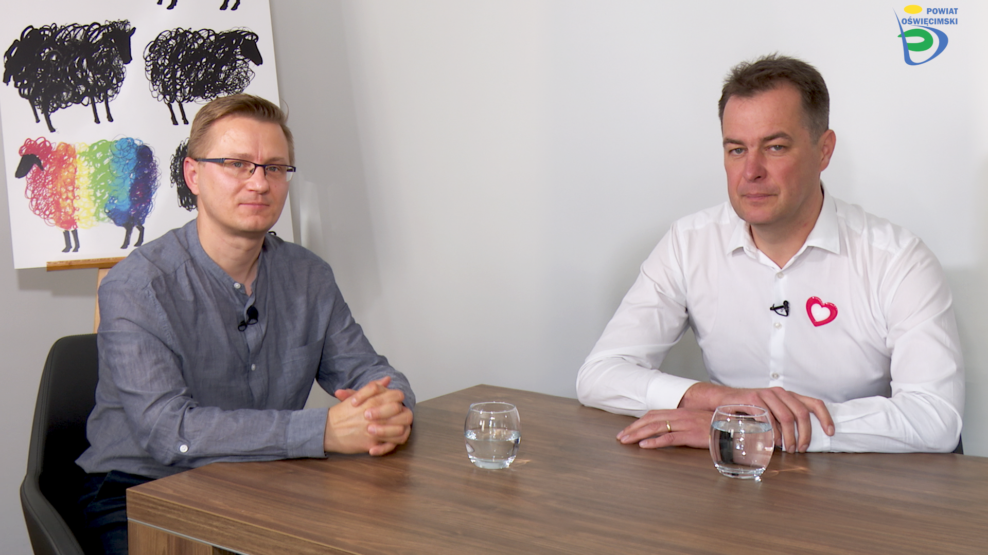 Na zdjęciu prowadzący wywiad ze starostą oświęcimskim