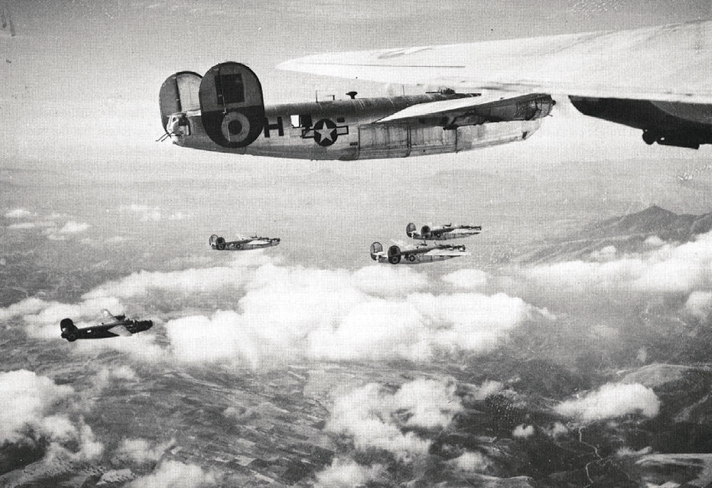 Na zdjęciu amerykańskie bombowce Consolidated B-24 Liberator, takie jak 13 września 1944 roku bombardowały IG Farben.