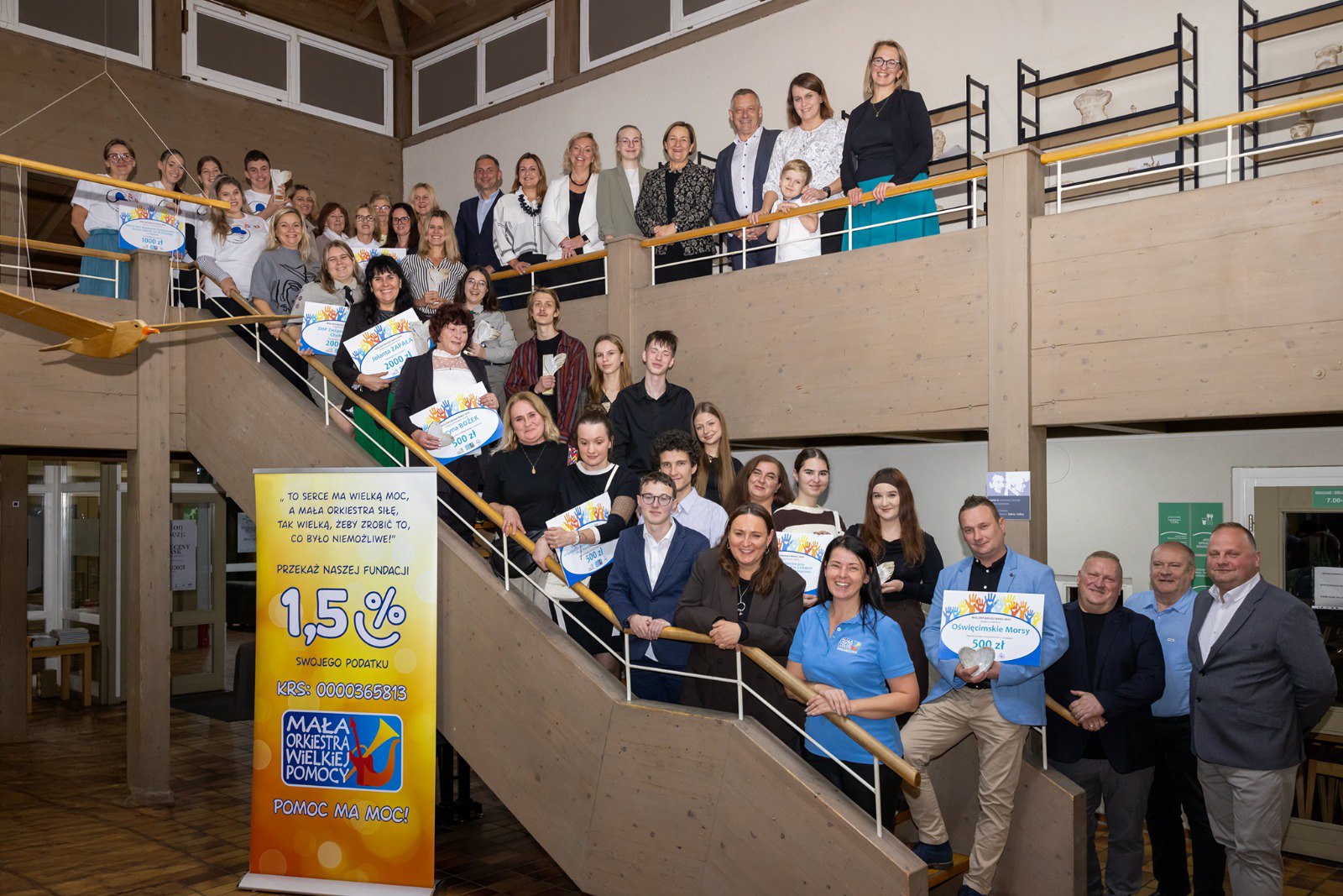 Grupowe zdjęcie laureatów i gości Gali Wolontariusza w MDSM