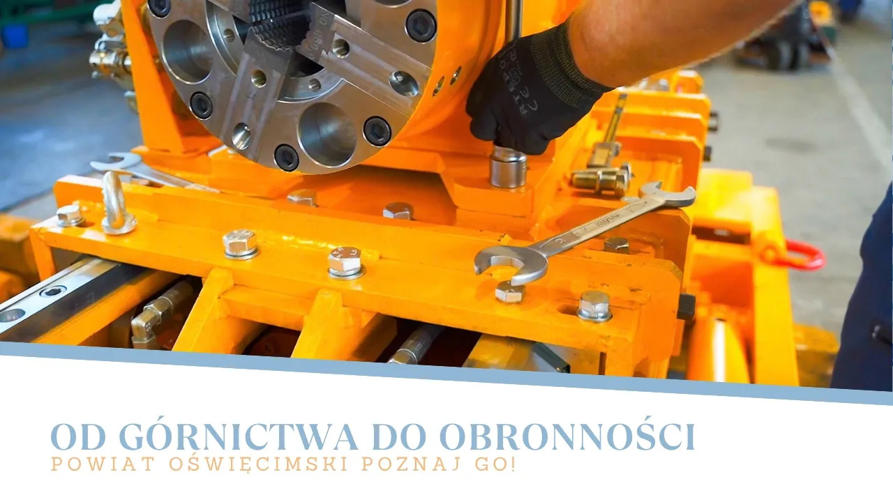 Grafika prezentująca maszynę pracującą w OMAG-u