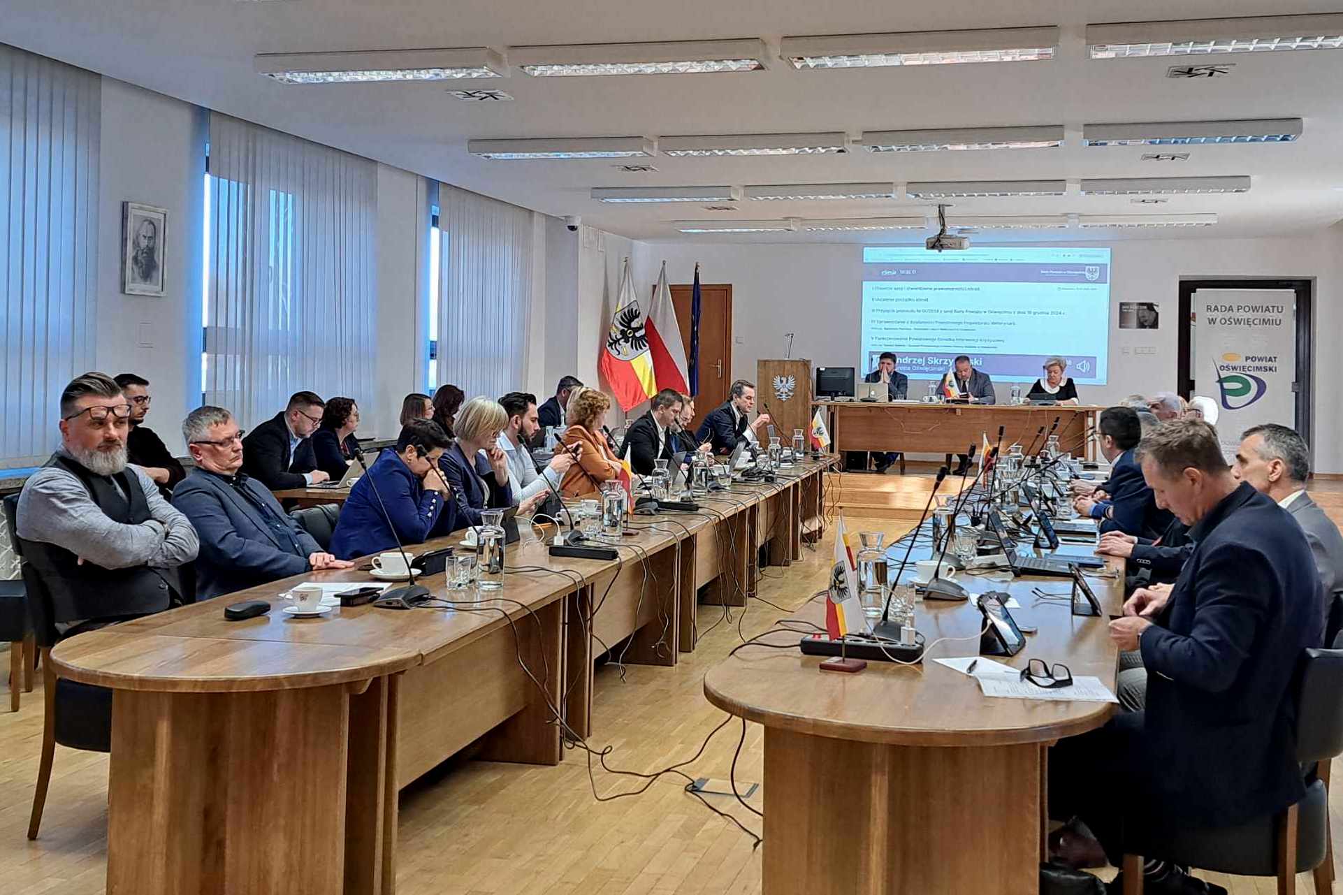 Obrady radnych na sesji w lutym 2025 roku