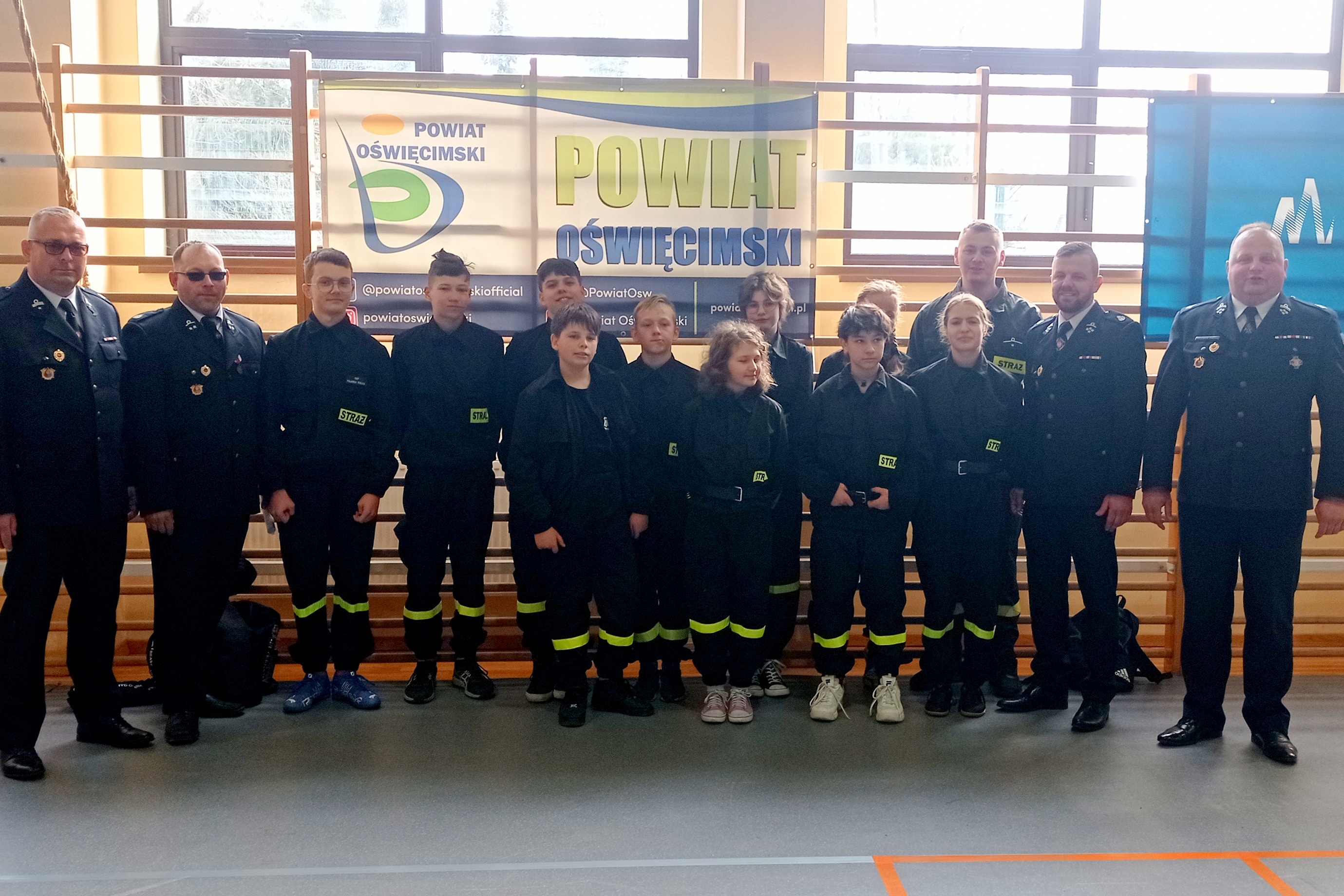 Uczestnicy zawodów sportowo-pożarniczych w Przytkowicach reprezentujacy powiat oświęcimski.