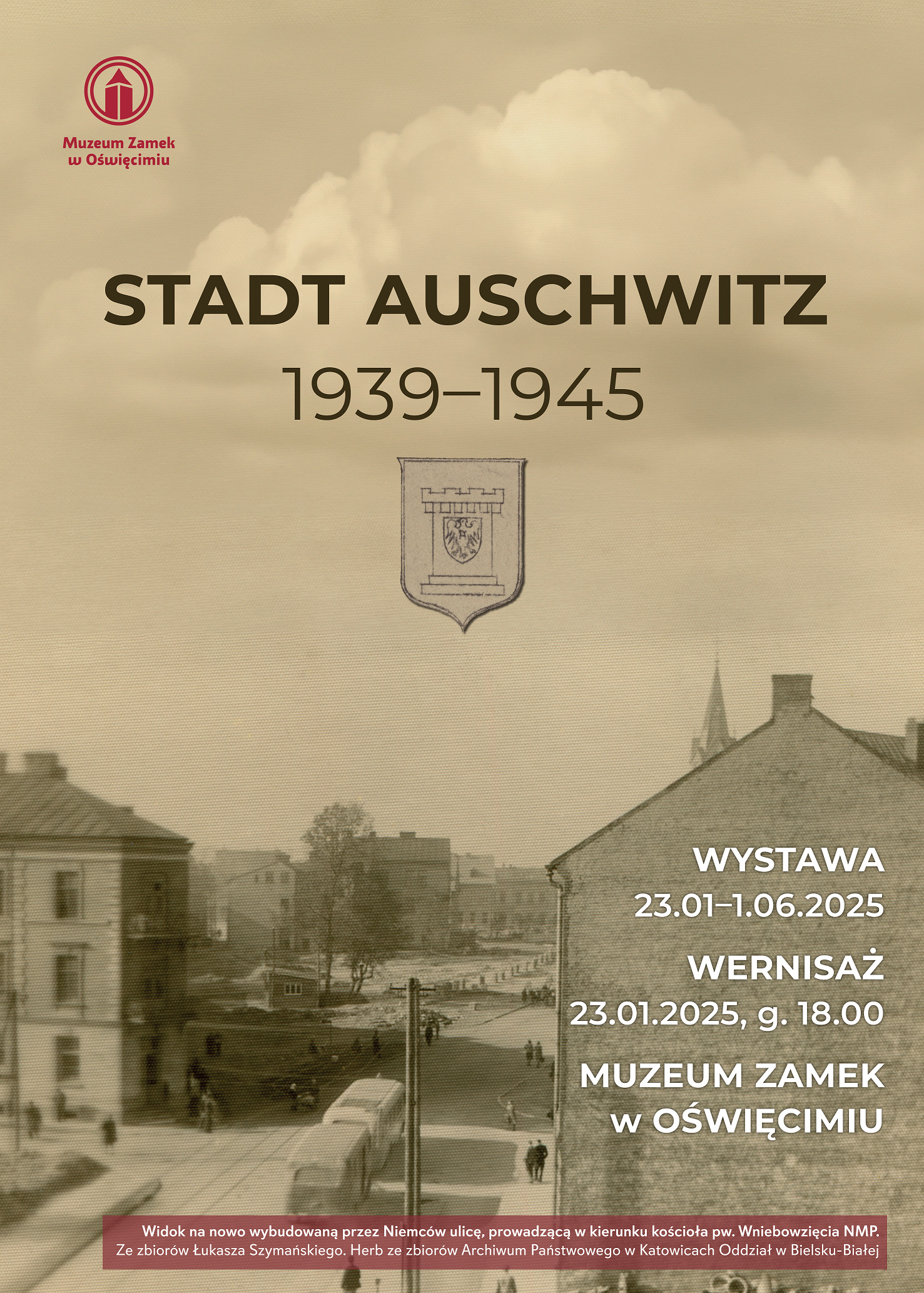 Plakat o wystawie z archiwalnym zdjęciem Oświęcimia na obecną ulicę Dąbrowskiego