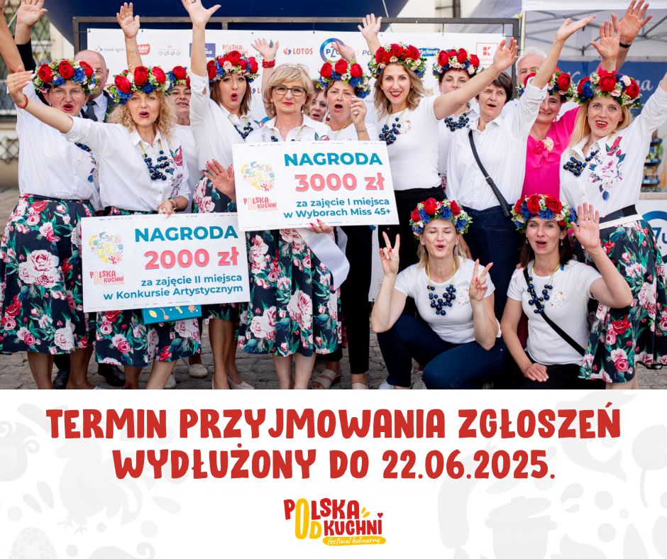 Uczestnicy festiwalu z okolicznościowymi czekami
