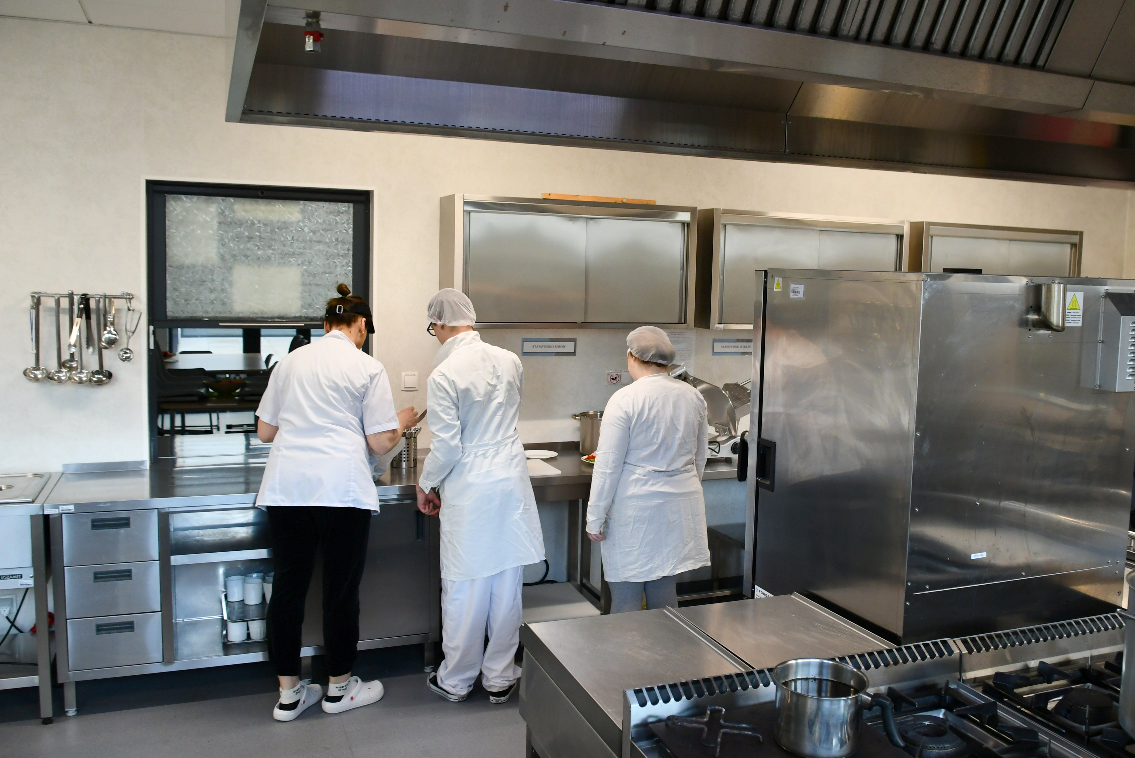 Grafika z informacją o skróceniu czasu pracu starostwa w dniu 3 kwietnia 2026 roku