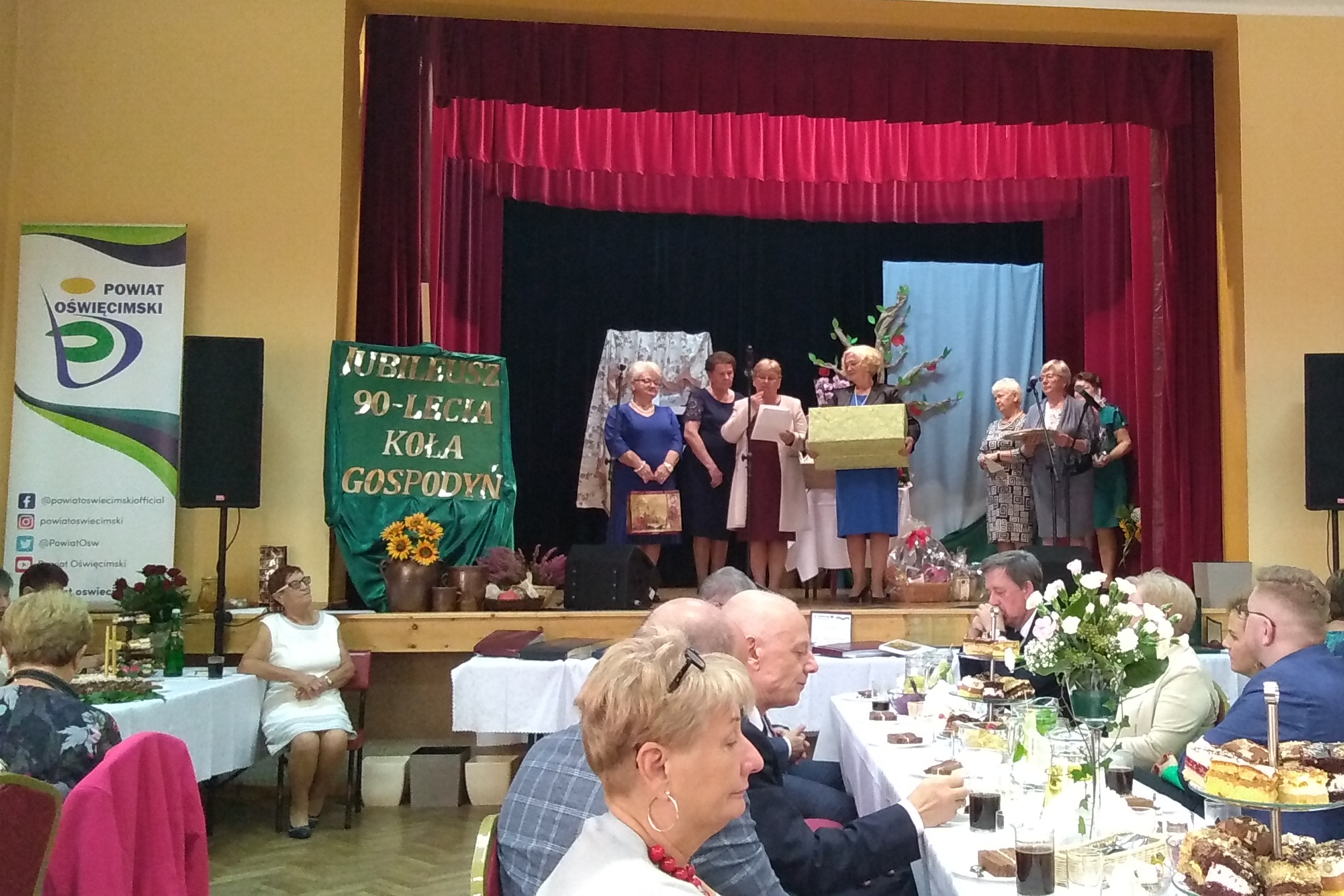 Nagrody dla pań z Koła Gospodyń Wiejskich w Głębowicach.