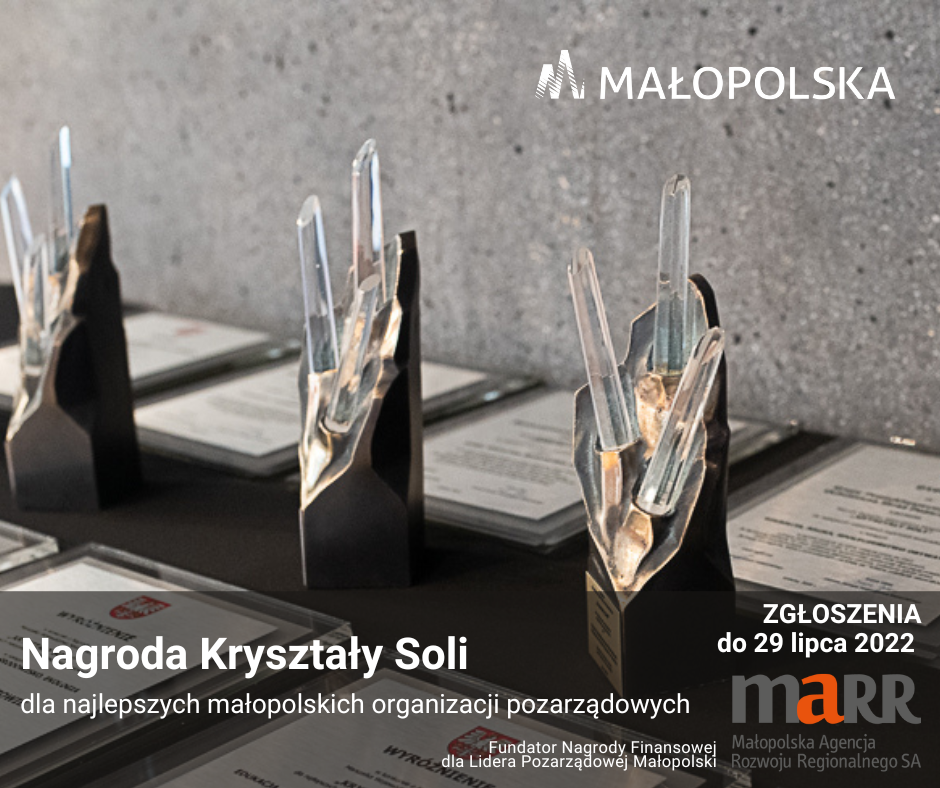 Na grafice rząd nagród w kształcie kryształu soli. Napis: Nagrody &quot;Kryształy soli&quot; dla najlepszych małopolskich organizacji pozarządowych. Z boku z prawej strony napis: zgłoszenia do 29 lipca 2022 roku. 