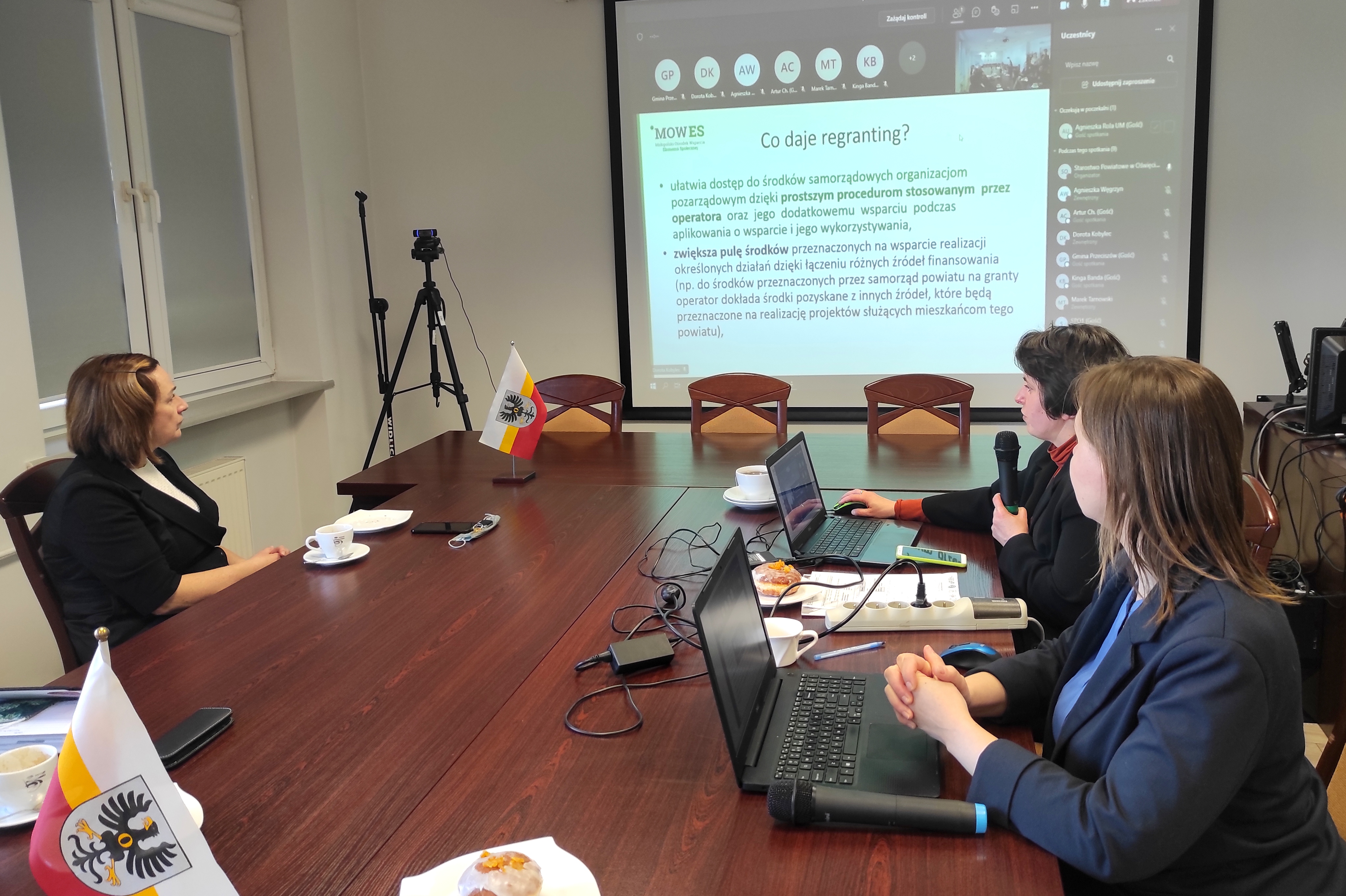 Spotkanie w sali narad starostwa pełnomocników i koordynatorów ds. organizacji pozarządowych gmin i powiatu oświęcimskiego z Teresą Jankowską z Zarządu Powiatu w Oświęcimiu.
