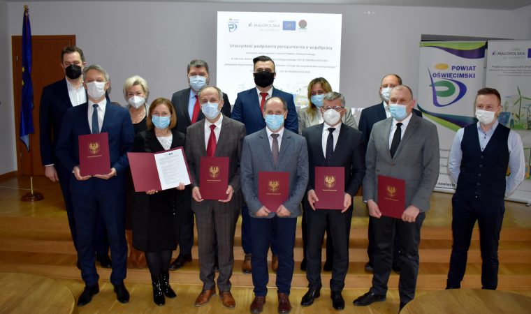 Przedstawiciele władz Powiatu Oświęcimskiego i włodarze gmin