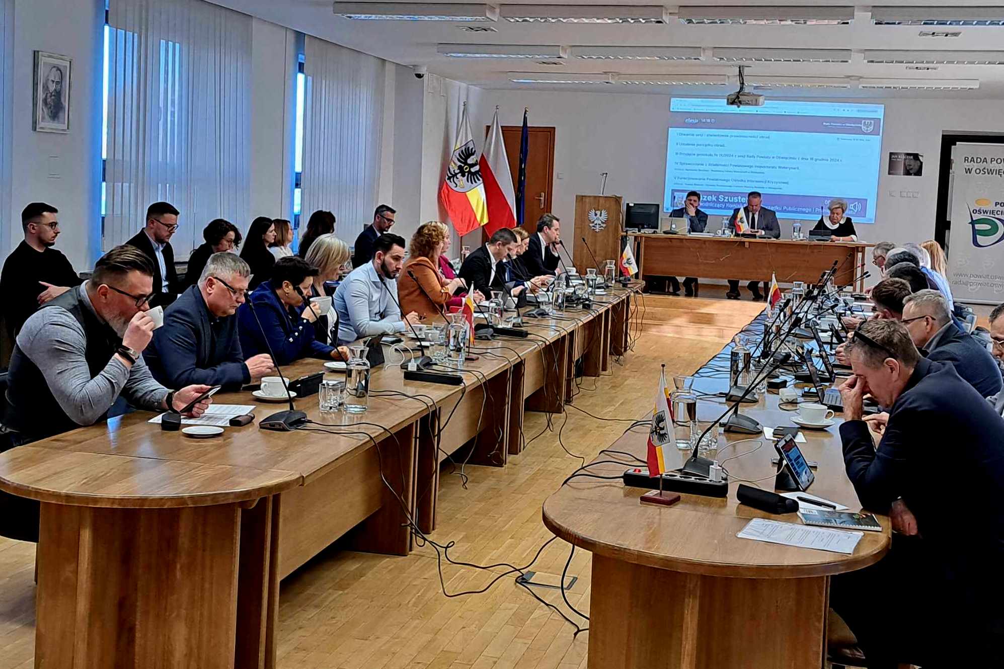 Obrady radnych na sesji Rady Powiatu w Oświęcimiu