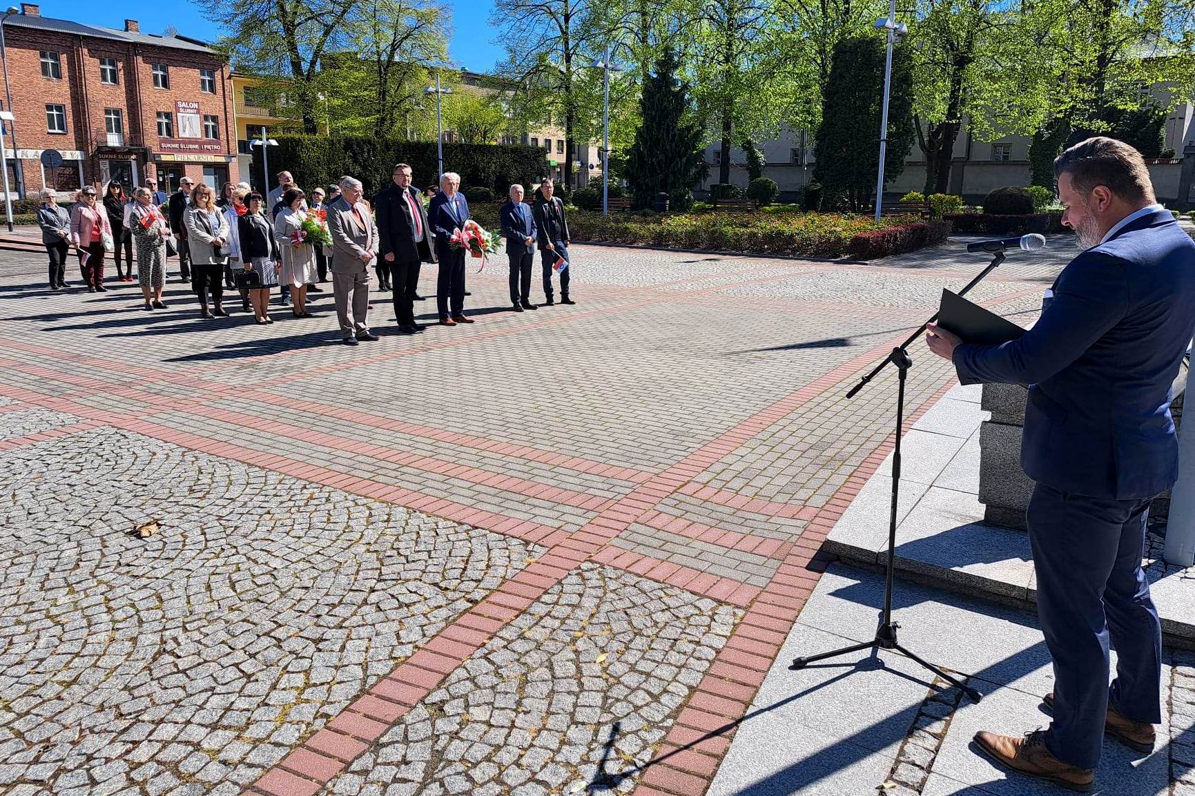 Na zdjęciu przemawiający do zebranych wicestarosta