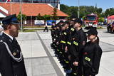 Strażacy z OSP w Osieku wraz ze swoim prezesem.