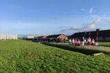 Uczestnicy Drogi Krzyżowej na terenie byłego obozu zagłady Birkenau.