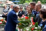 Prezes Klubu Samborzan w rozmowie z wicestarostą Pawłem Kobieluszem i członkami delegacji.