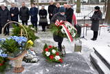Uczestnicy uroczystości na cmentarzu w Brzeszczach