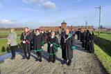 Uczestnicy Drogi Krzyżowej na terenie byłego obozu zagłady Birkenau.