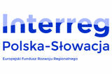 Na białym tle niebieski napis: Interreg Polska pauza Słowacja Europejski Fundusz Rozwoju Regionalnego.