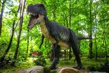 Widok na ruchomą makietę dinozaura w Zatorlandzie.