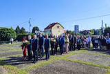Delegacje składające kwiaty 