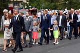 Przemarsz uczestników dożynek w Polance Wielkiej.