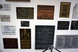 Tablice upamiętniające pomordowanych w obozie w Dachau