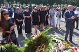 Hołd zmarłej oddają władze Powiatu i pracownicy Specjalnego Ośrodka Szkolno-Wychowawczego w Oświęcimiu.