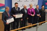 Uroczystość wręczenia promes dla szkół w auli oświęcimskiej uczelni.