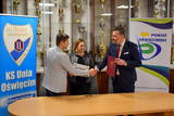 Podpisanie umowy o wsparciu dla oświęcimskiej Unii ze strony Powiatu Oświęcimskiego