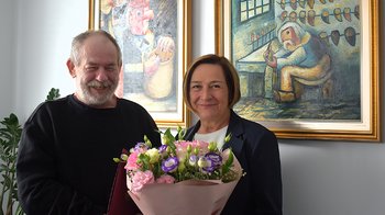 Obraz główny aktualności o tytule Gratulacje dla artysty Pawła Warchoła