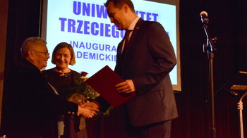 Obraz główny aktualności o tytule Na naukę nigdy nie jest za późno. UTW w Oświęcimiu wszedł w 26. rok działalności 