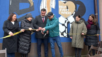 Obraz główny aktualności o tytule „Pamiętamy”. Mural na budynku powiatowej placówki 