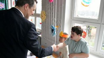 Obraz główny aktualności o tytule Wielkanocne spotkanie pełne ciepła i nadziei w „Promyku” 