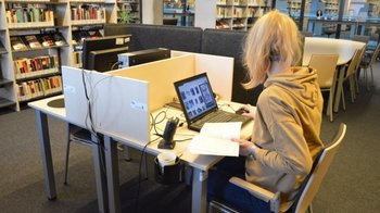 Obraz główny aktualności o tytule Strefa coworkingowa w powiatowej książnicy 
