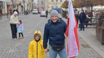 Obraz główny aktualności o tytule Podniośle i radośnie. Uroczystości niepodległościowe w stolicy powiatu (film) 