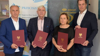 Obraz główny aktualności o tytule Metamorfoza mostu i drogi powiatowej w Piotrowicach 
