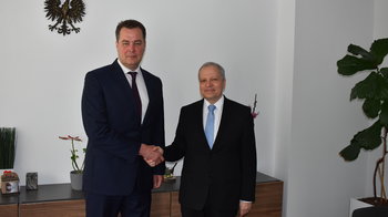 Obraz główny aktualności o tytule Spotkanie Starosty Oświęcimskiego z Konsulem Generalnym Niemiec 