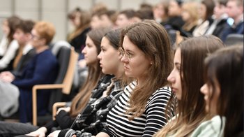 Obraz główny aktualności o tytule Z myślą o polskich uczniach. Bezpłatne pobyty studyjne w Miejscu Pamięci 