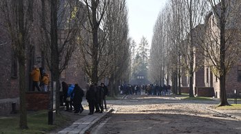 Obraz główny aktualności o tytule „Wokół historii Auschwitz”. Cykl bezpłatnych spotkań dla mieszkańców 