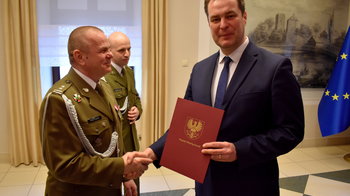 Obraz główny aktualności o tytule Pożegnanie szefa Wojskowego Centrum Rekrutacji w Oświęcimiu 
