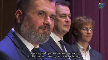 Obraz główny aktualności o tytule Podziękowania i nagrody dla nauczycieli (film) 