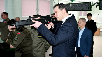 Obraz główny aktualności o tytule Pierwsza w powiecie strzelnica wirtualna 