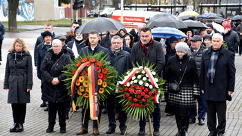 Obraz główny aktualności o tytule Świat nie da się zgładzić, nie da się zniszczyć. Wizyta delegacji z Dachau 